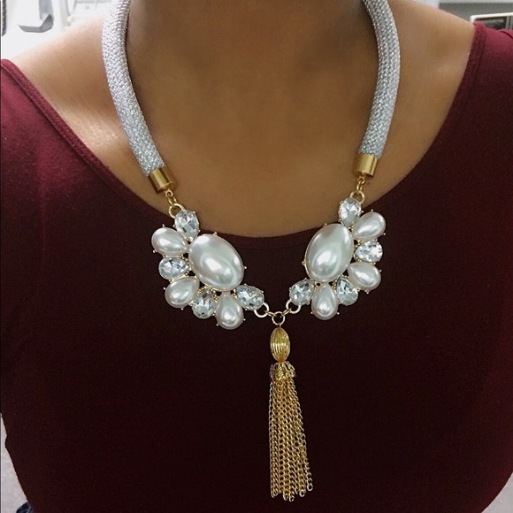 The GLAM GODDESS Statement Necklace - Picture 8 of 9